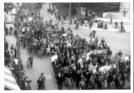 Cinquième République. Manifestation Place René Goblet à l'appel du C.D.L. (comité de Défense des Libertés républicaines) contre le Général de Gaulle, le 29 mai 1958