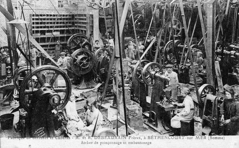 Fabrique de serrures et cadenas. A. et R. DEBEAURAIN Frères, à Béthecourt-sur-Mer (Somme). Atelier de poinçonnage et emboutissage