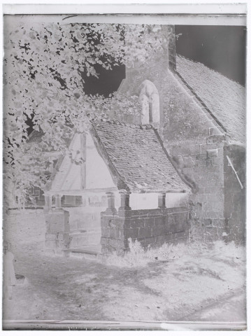 Bray-lès-Mareuil. Entrée de l'église