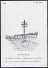 La Hérelle (Oise) : calvaire de l'allée centrale du cimetière - (Reproduction interdite sans autorisation - © Claude Piette)