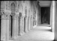 Angers. Cloître Saint Aubin, intérieur
