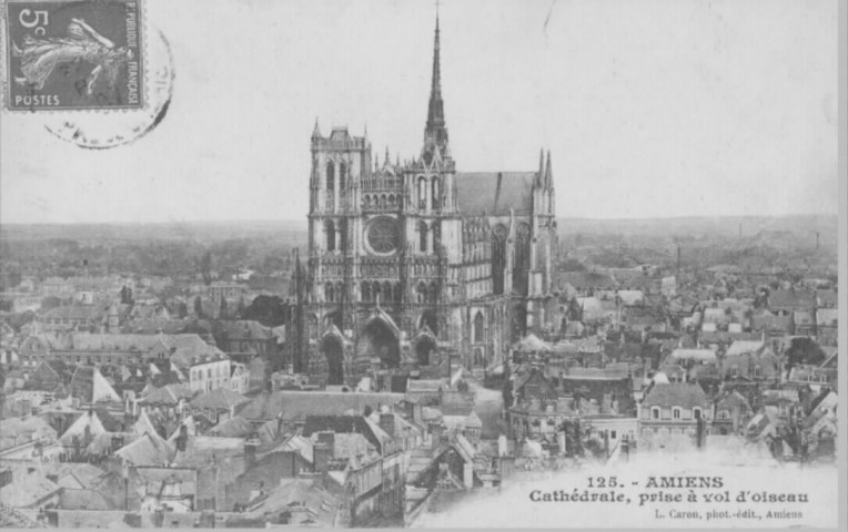 Cathédrale, prise à vol d'oiseau