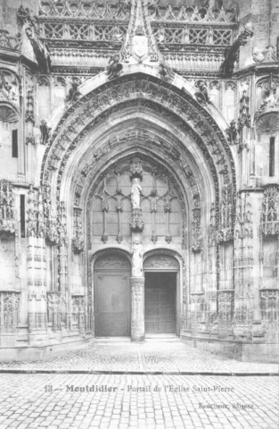 Portail de l'église Saint-Pierre