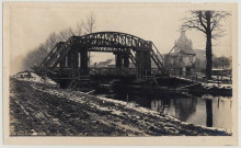 Pont de bois sur le canal à Cappy (Somme)