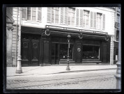 Amiens. Devanture du magasin de chocolats Magniez-Baussart, 14 rue de la République