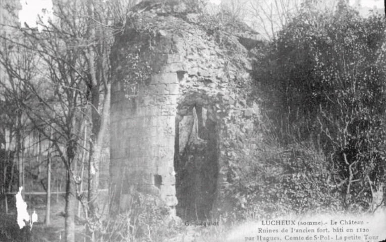Le château - Ruines de l'ancien fort, bâti en 1120 par Hugues, Comte de St-Pol - La petite tour