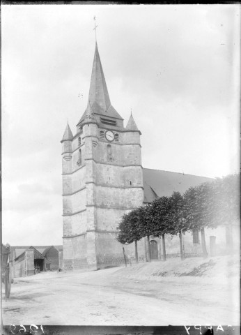 Eglise, vue extérieure : le clocher