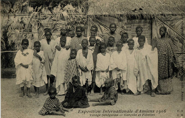 Exposition internationale d'Amiens 1906 - Village Sénégalais - Garçons et Fillettes