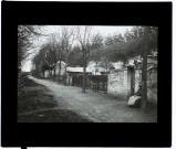 Une rue à Montataire - maison dans les carrières - avril 1902