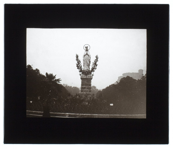 Lourdes - statue de la vierge couronnée - juillet 1908