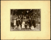 Mariage à Lucheux. - Louise Bray, née Dubois, apparaît sur la photographie (debout à droite)