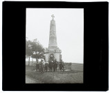 Manoeuvres du 13 novembre 1902 - l'état -major au monument de Pont-Noyelles