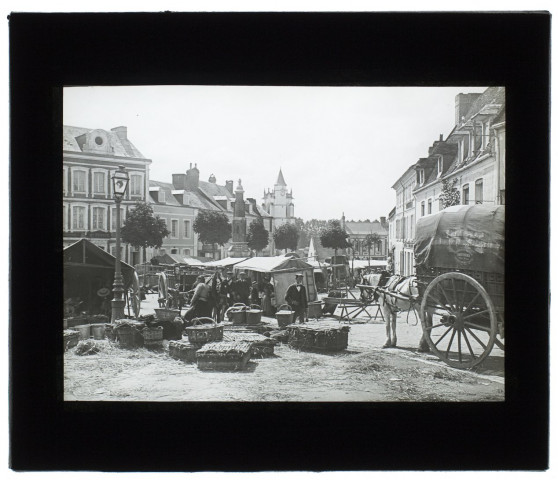 Place du marché à Crécy - août 1902