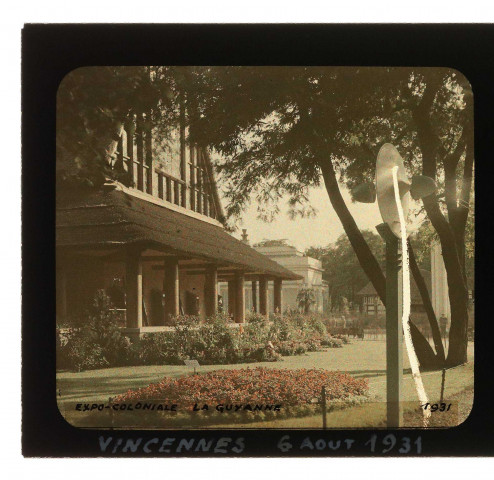 Vincennes. Exposition coloniale internationale : le pavillon de la Guyane