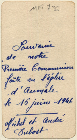 Image de première communion, un ange donnant la communion à un enfant. Souvenir de première communion de Michel et André Dubost faite en l'église d'Aumale le 16 juin 1946