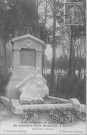 Tombeau de Jules Verne - Au cimetière de la Madeleine à Amiens - Albert Roze, Statuaire - C. Boulanger, Entrepreneur - E. Douillet, Architecte