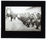 Manoeuvres du 12e territorial - au drapeau à Famechon-sous-Poix, musique du 72e