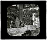 Paris, exposition universelle de 1878. Pavillon de l'Autriche. Cristaux (lustres, carafes, vases)