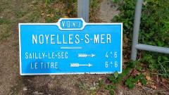 Noyelles-sur-Mer. Ancienne plaque directionnelle dite plaque de cocher