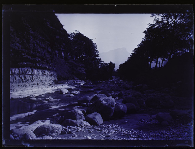 Rivière près de la papeterie de Leysse - juillet 1902
