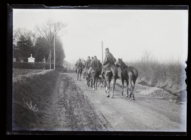 Chasseurs à cheval route de Cagny - février 1905