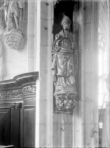 Eglise, statue de Saint Pierre