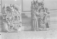 Musée de picardie, Fragments de sculpture représentant "un homme écrasé par une charette" et "le Christ au tombeau"