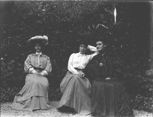 Portraits de trois jeunes femmes de la famille Sandford - Blin de Bourdon ou de l'entourage proche