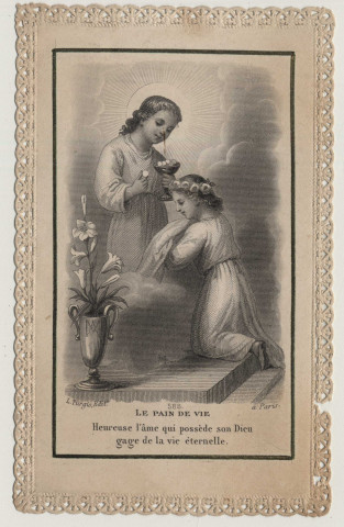 Image pieuse dentelle. Le pain de vie. Heureuse âme qui possède son Dieu gage de la vie éternelle. Communion d'un enfant des mains de l'Enfant Jésus