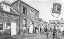 Yzengremer (Somme). La Mairie et l'Ecole des Garçons