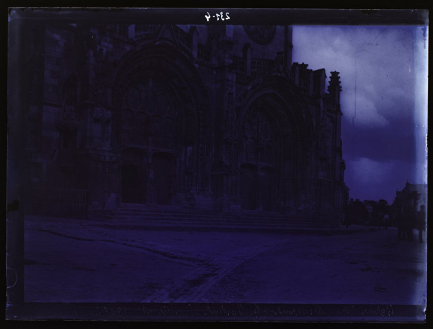 Eglise de Moreuil le portail - août 1902