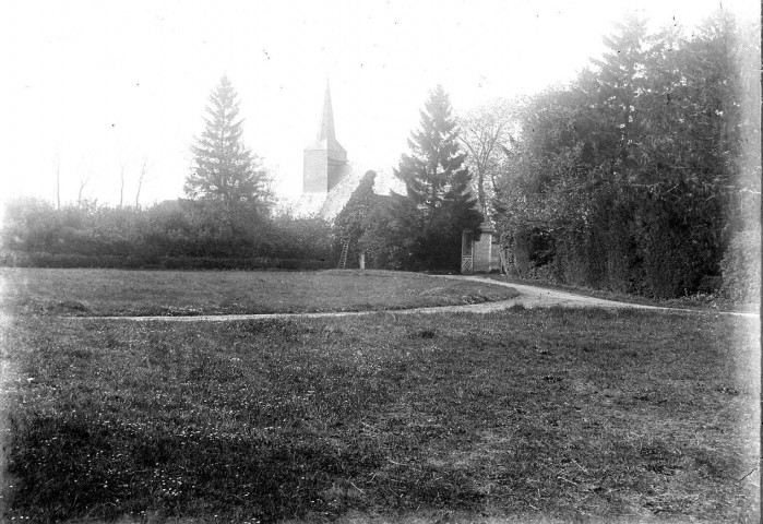 Eglise, vue du parc du château