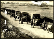Un convoi de camions militaires allemands en manoeuvres entre Fontaine-au-Pire et Lignyen-Cambrésis