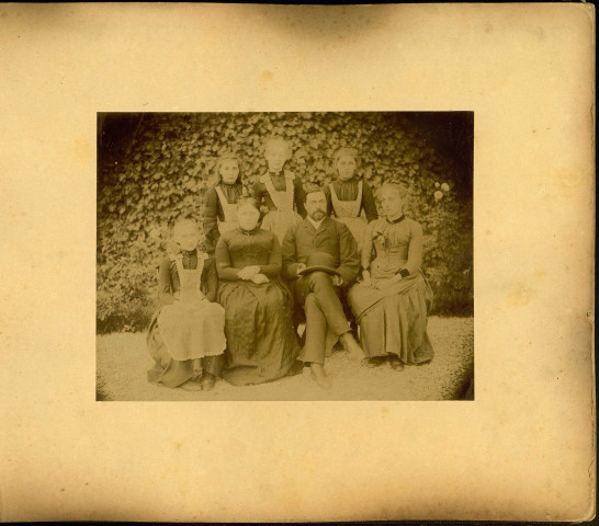 Album photographique d'une famille propriétaire du château de Boves au XIXe siècle