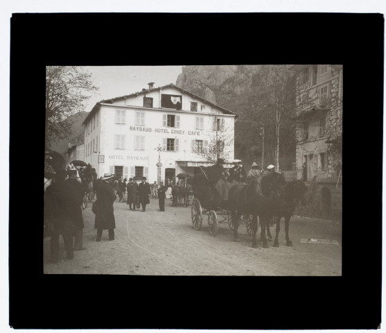 Place à Guillaumes - départ - avril 1905