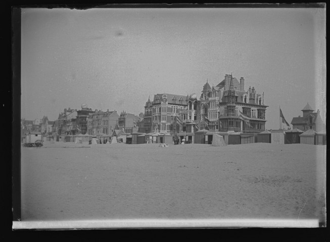 98 - Dunkerque - chalets vue prise sur la plage - juillet 1898