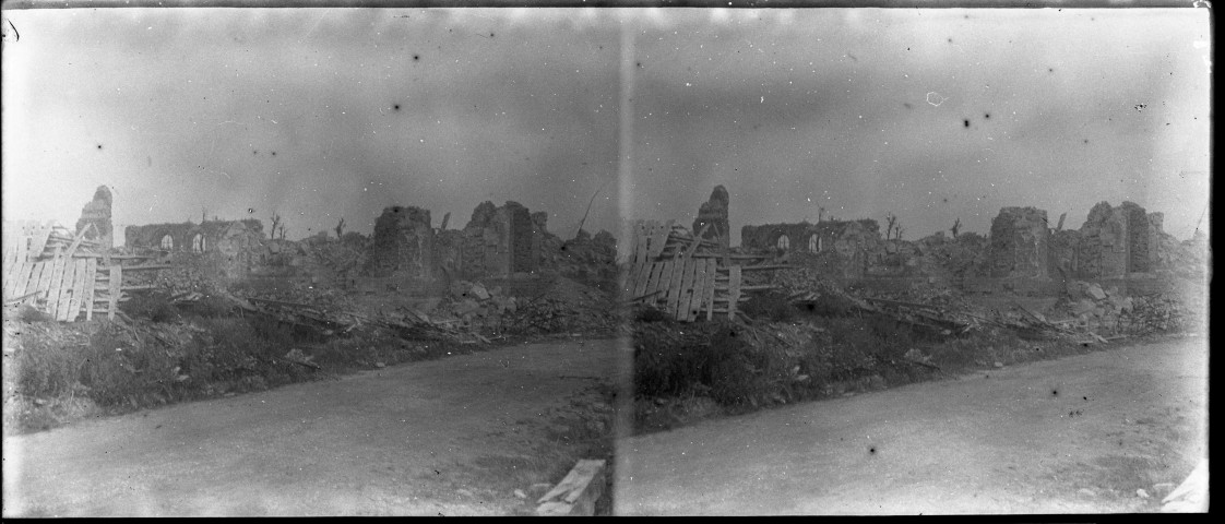 Chaulnes (Somme). Les ruines de l'église détruite par les bombardements