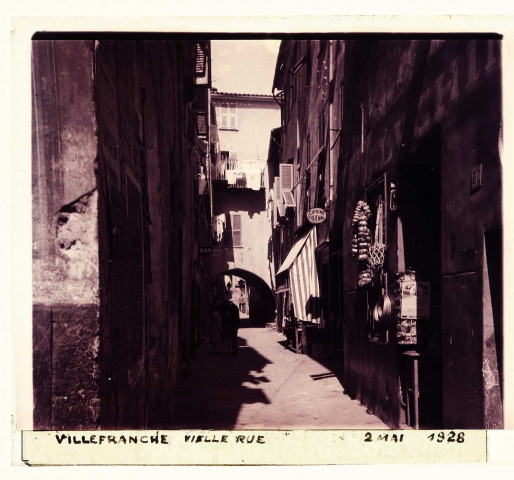 Villefranche (Alpes-Maritimes). Une vieille rue