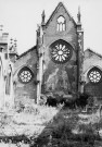 Guerre 1939-1945. L'église Saint-Pierre, vue extérieure : le chevet dévasté