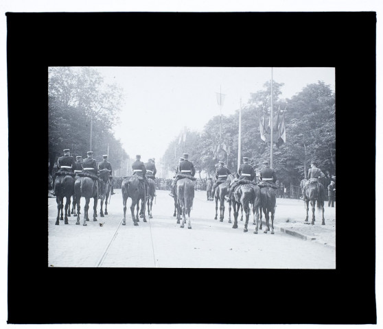 Amiens revue du 14 juillet 1929 - gendarmes