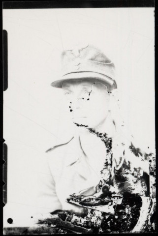Portrait d'un militaire de rang de l'armée allemande portant une casquette de troupe
