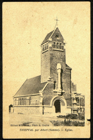 Thiepval par Albert (Somme). Eglise