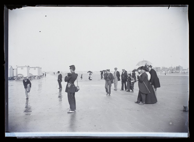239 - Dunkerque la plage - L. M. au 1er plan - juillet 1898