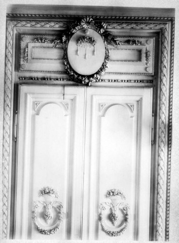 Maison de M. Cosserat, 16 rue Jules Lardière à Amiens : détail des boiseries sculptées du salon