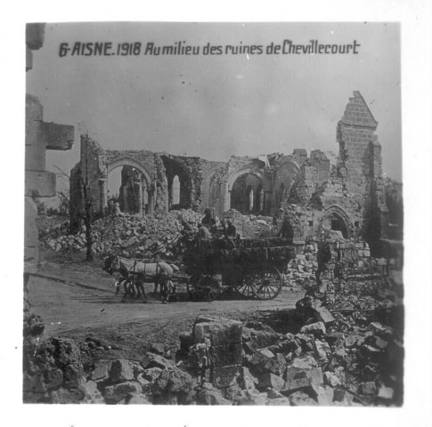 Aisne. 1918. Au milieu des ruines de Chevillecourt
