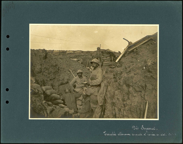 Près de Soyécourt (Somme). Tranchée allemande conquise et remise en état par les soldats français