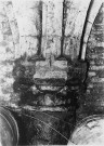 Amiens, 13 rue des Chaudronniers, cave voûtée de Monsieur Huyez (liquoriste) : vue de détail d'un chapiteau sculpté (XIIIe siècle)