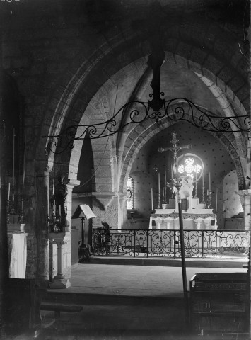 Villars-Saint-Marcellin. Eglise, vue intérieure : chapelle, grilles