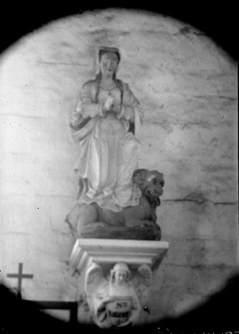 Equancourt. Eglise, statue de la Vierge