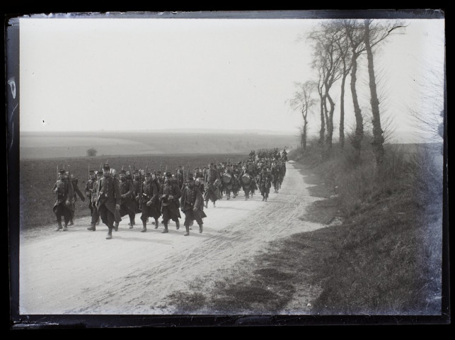 72e ligne - marche du 19 avril 1902 - le retour route de Saveuse